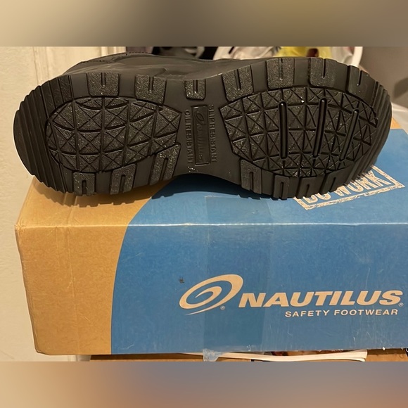 FSI Nautilus 2530: Women’s Guard Black Composite Toe EH Athletic Work Shoe - Picture 4 of 4